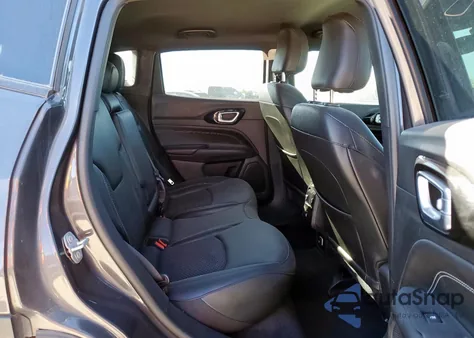 2024 Jeep Compass Latitude z USA, uszkodzony, nr VIN 3C4NJDBN2RT120997